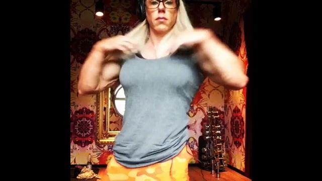 Female bodybuilder Franziska Charlotte flexing her hard muscles смотреть онлайн