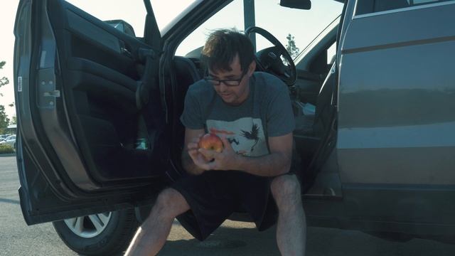 Learn How to Split an Apple in Half with your Bare Hands! смотреть онлайн