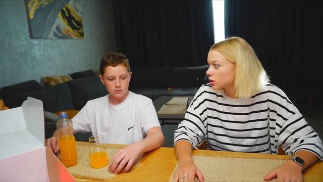 Покупаю странные вещи! Амелька Карамелька! смотреть онлайн