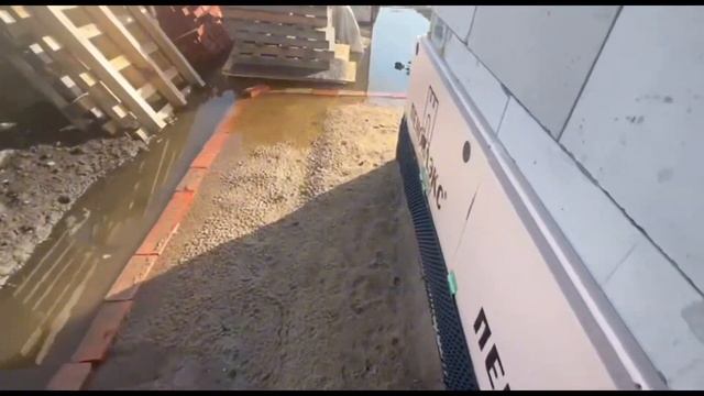 Подключили 🏠 к отоплению и водоснабжению. Нас затопило🙀 Боремся с водой💦 смотреть онлайн