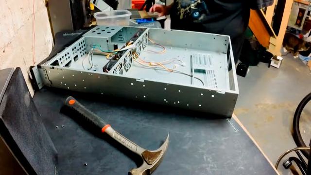 Mike's Blog #5: Standard height PCIe cards in 2U case (1/2) смотреть онлайн