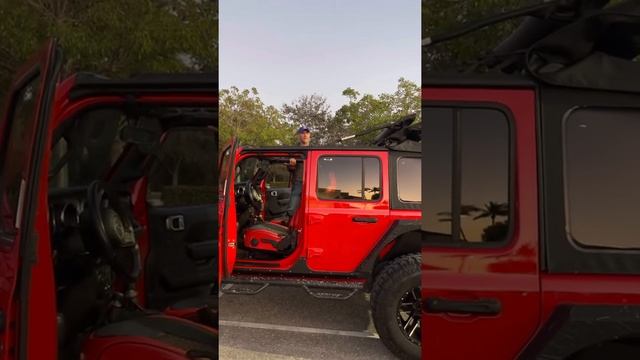 Partially opening a Jeep JL soft top смотреть онлайн
