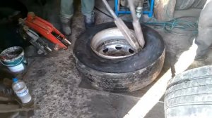 Шиномонтаж своими руками. Как разбортировать колесо