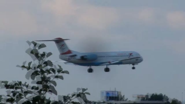 Smooth! Austrian Fokker 100 Landing at Amsterdam! [Aircraft Spotting] смотреть онлайн