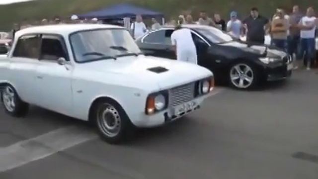 москвич против vs BMW смотреть онлайн
