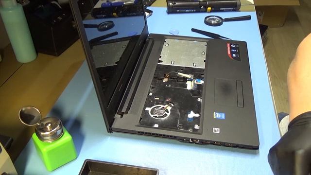 Lenovo IdeaPad 100 wymiana baterii, dysku i porównania po wymianie. смотреть онлайн