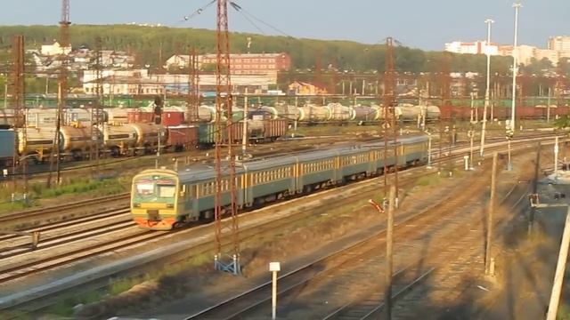 ЭД4М и ЭД2Т на станции Екатеринбург-Сортировочный смотреть онлайн