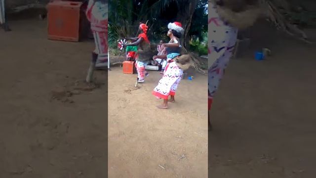 Elombo chez papa Ryckoulhé смотреть онлайн
