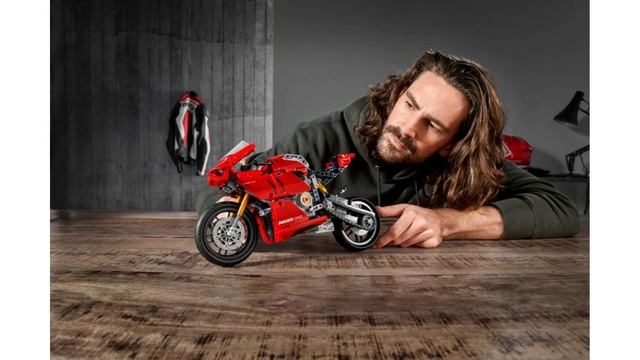 LEGO 42107 Ducati Panigale V4 R - Ofiicial Photos смотреть онлайн
