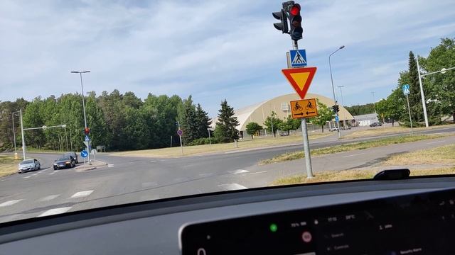 Tesla Green Light Chime Demo - Great Feature to Have смотреть онлайн