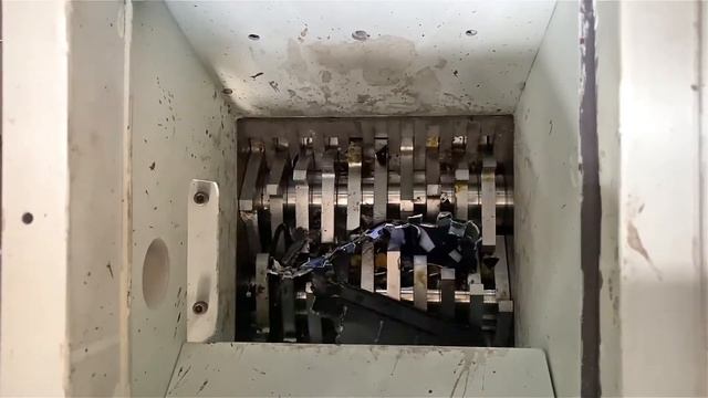 Small Dual Shaft Shredder for Crushing Apple iPhone 12 Pro смотреть онлайн