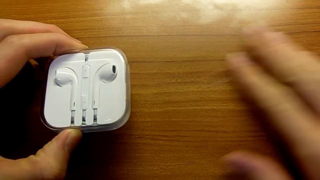 Apple EarPods (with remote + mic.) unboxing смотреть онлайн