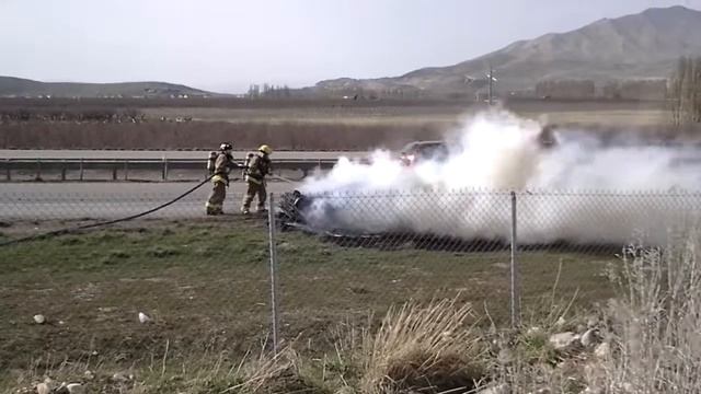 Pontiac Fiero Car Goes Up In Flames смотреть онлайн
