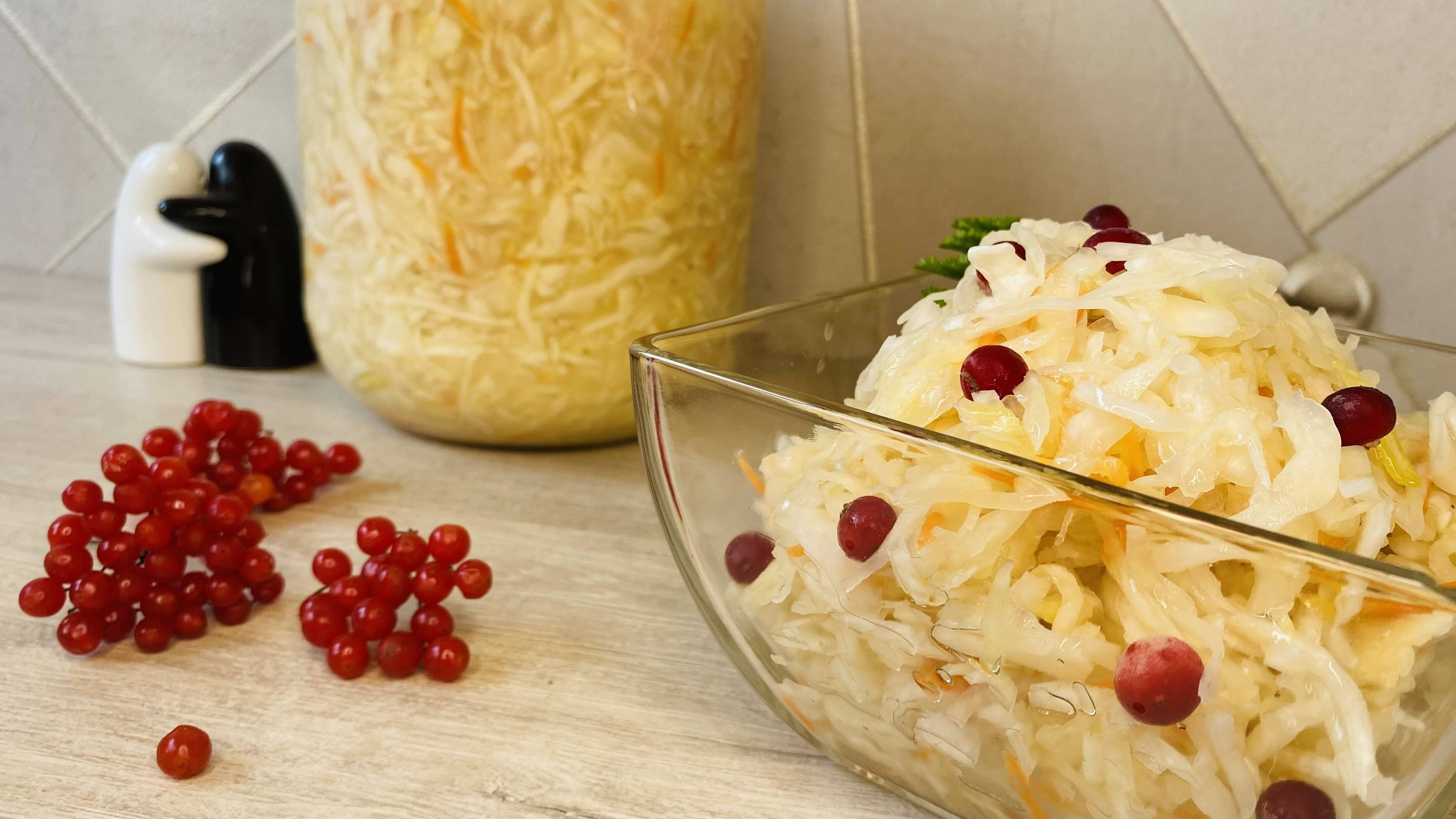 Этим рецептом КВАШЕННОЙ КАПУСТЫ, поделилась соседка! Теперь только квашу ТАК! смотреть онлайн