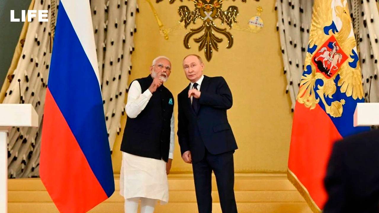 Путин проводит в Казани переговоры с Моди смотреть онлайн