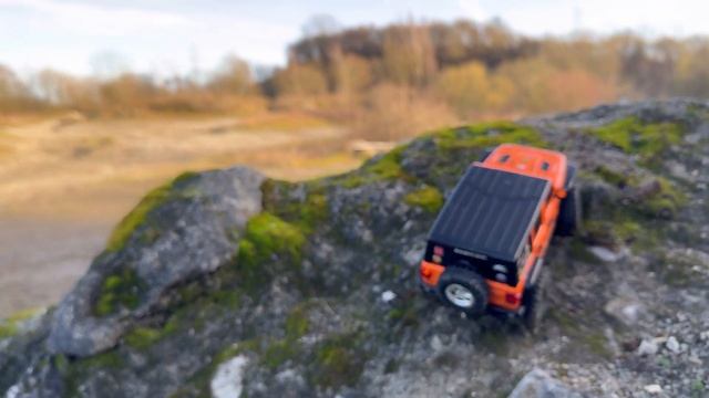 1/18 BATTLE (PART 1) AUSTARHOBBY AX-8560 VS TRX-4M DEFENDER смотреть онлайн