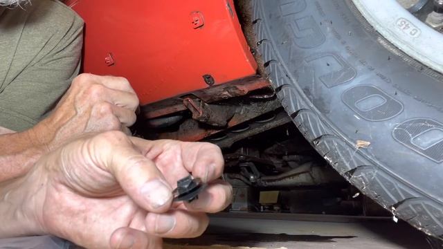 Rocker panel clips - ‘84 Alfa Romeo GTV6 смотреть онлайн