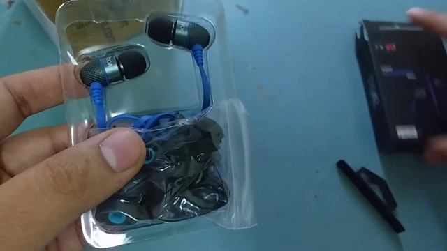 UNBOXING AND QUICK REVIEW OF BOAT BASSHEADS 225 EARPHONES смотреть онлайн