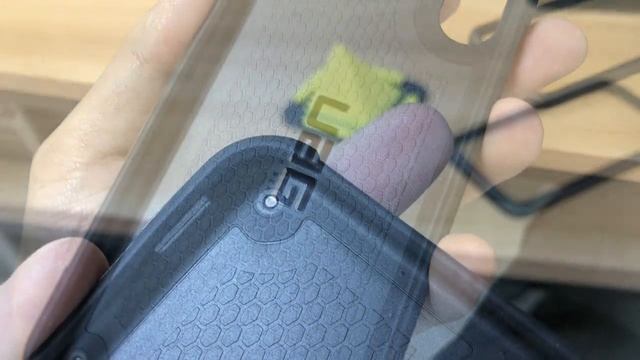UAG monarch VS Catalyst tough case Iphone x Comparative video смотреть онлайн