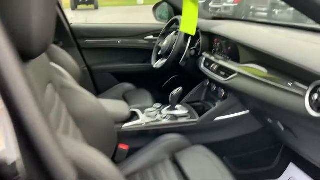 2021 Alfa Romeo Stelvio Q4 смотреть онлайн