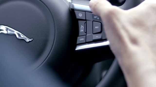 Jaguar XE | All Surface Progress Control (ASPC) смотреть онлайн