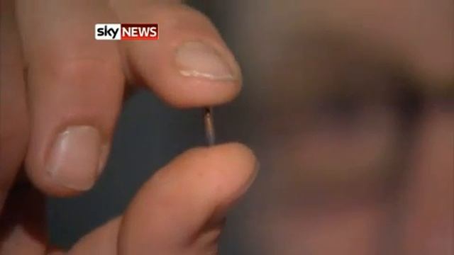 Scientist Implanted With A Microchip Gets Infected With A Computer Virus смотреть онлайн