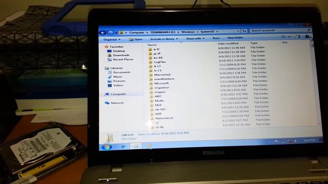 Toshiba E305-s1990x HD replacement with a 128Gb Micron RealSSD C400 Solid State Drive Part 6 of 7 смотреть онлайн