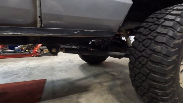 One Ton Jeep Comanche, Rear 4-Link Suspension, 39in Tires смотреть онлайн