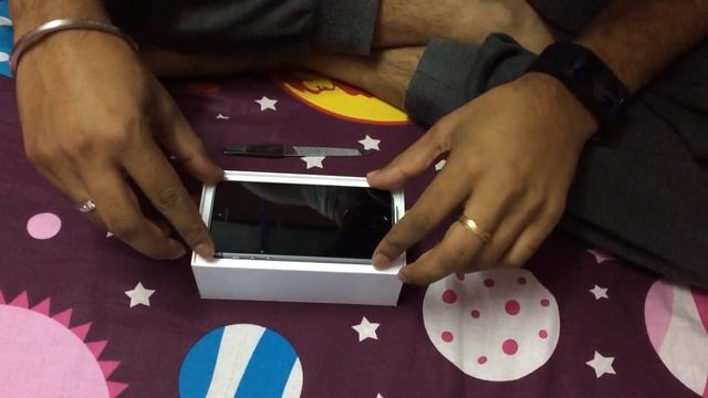 iPhone SE 32GB unboxing (India assembled) смотреть онлайн