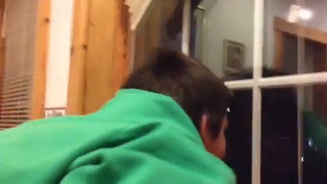 Connor hitting his head on the window. смотреть онлайн