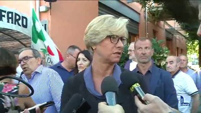 Il ministro Pinotti: “Per ora niente profughi a San Damiano” смотреть онлайн