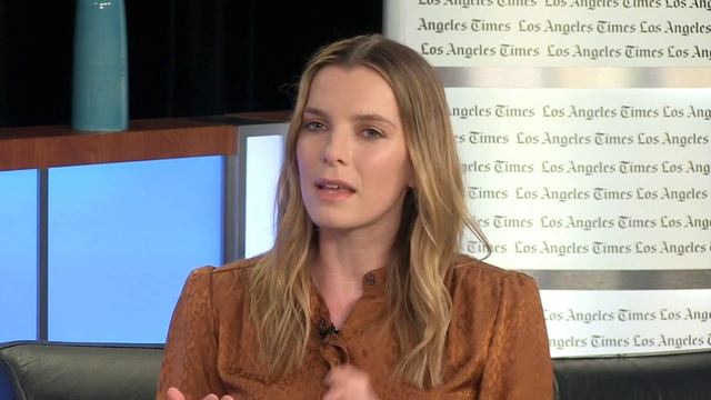 Betty Gilpin and her 'GLOW' costars bonded in a 'feminist Montessori' pro wrestling way смотреть онлайн