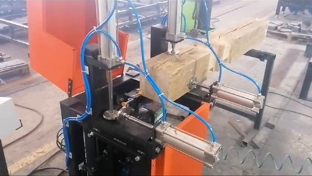 Пазовальный станок для фрезерования торцов бруса Диаком смотреть онлайн