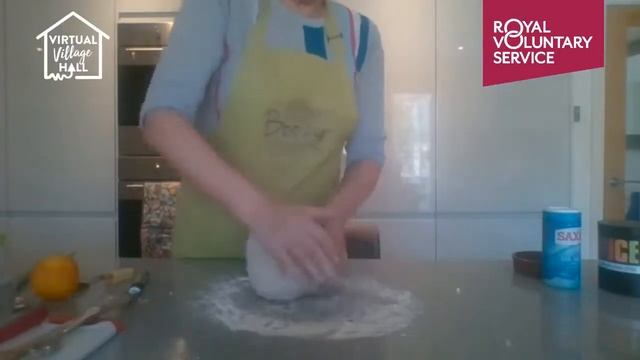 Hot cross buns with Michelle Wilding🐰 смотреть онлайн