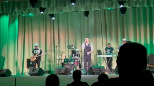 Любительское видео с концерта - Виталий Синицын и группы "Бродяга Время" - Я Помню смотреть онлайн