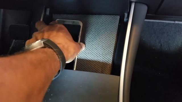 Tesla Model 3 Wireless Charging DIY version 1 смотреть онлайн