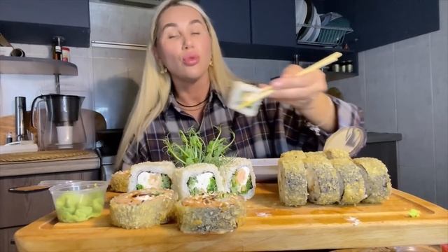 МУКБАНГ/РОЛЛЫ/НОВАЯ ДОСТАВКА/БЕЛЫЙ РИС #brusnikinaFood#белыйрис#роллымукбанг смотреть онлайн