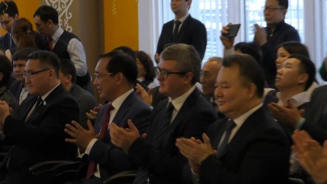 Онлайн-Якутск - открытие школы «Айыы Кыhата» г.Якутск торжественное собрание. смотреть онлайн