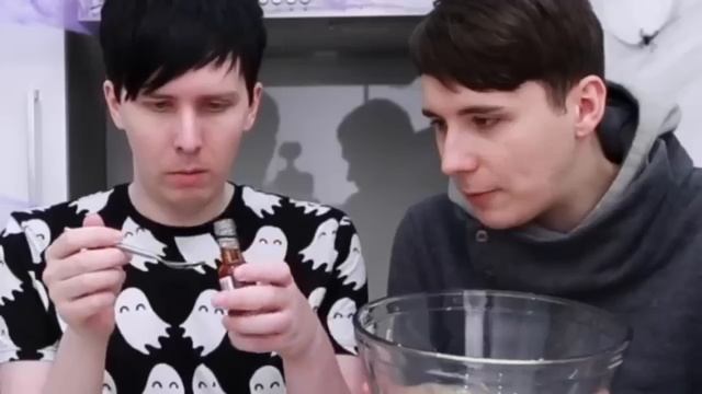 FAV DAN AND PHIL HALLOWEEN BAKING VIDEO смотреть онлайн