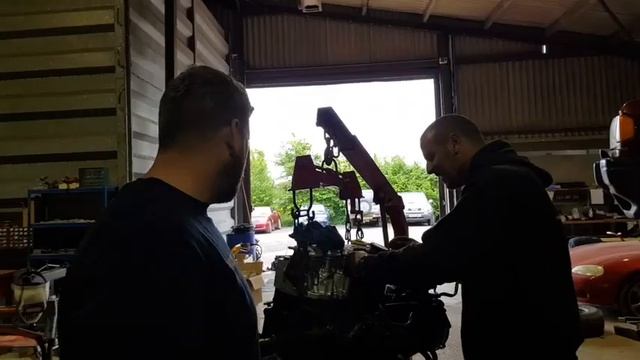 A new 300tdi engine fitted into Land Rover Defender 110 - Season 1 - Episode 28 смотреть онлайн
