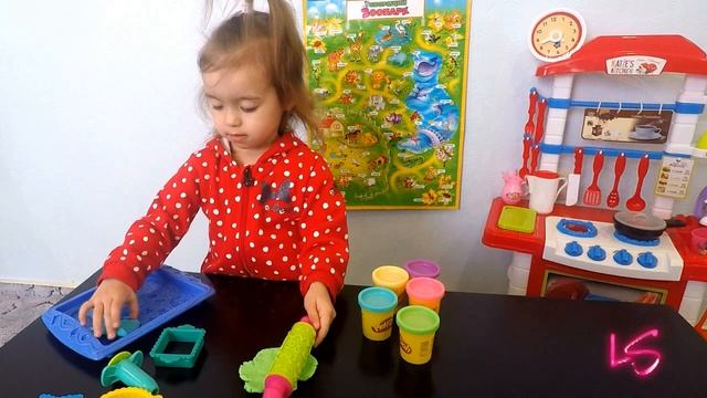 Play doh лепим из пластилина Кормим Baby born Играем вместе смотреть онлайн