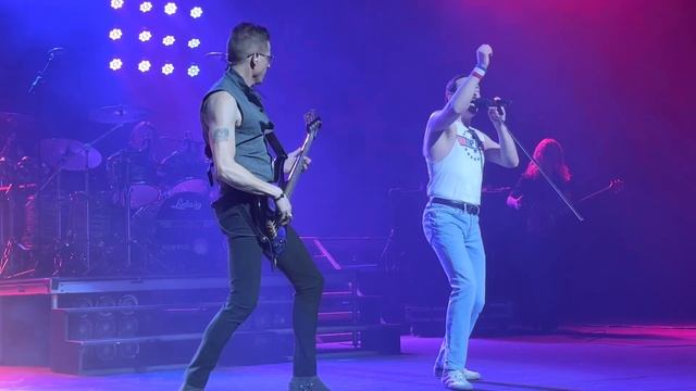 One Night Of Queen: Another One Bites The Dust смотреть онлайн