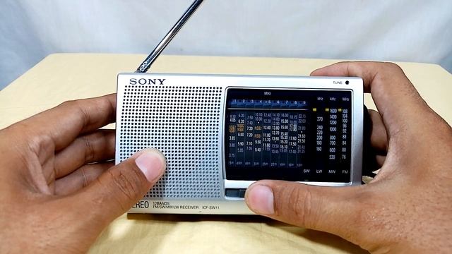 Sony ICF-SW11 || 12 Band Stereo Receiver || Serial No. 1378525