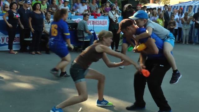 Детский праздник в Сартане для детей из зоны АТО. "Должны смеяться дети и в мирном мире жить". смотреть онлайн