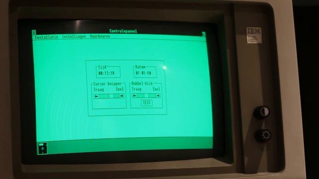 Booting Windows 1.0 from 1985 смотреть онлайн