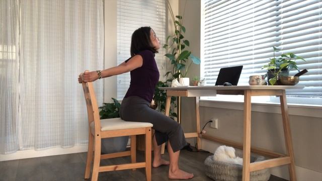 Chair Yoga - Working from Home Special Session смотреть онлайн
