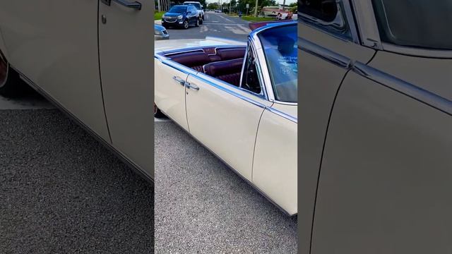 Lincoln Continental Convertible смотреть онлайн