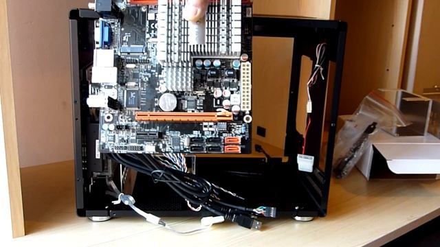 Lian Li PC-Q08, Zotac NM10-B-E DTX, Windows Home Server Build смотреть онлайн