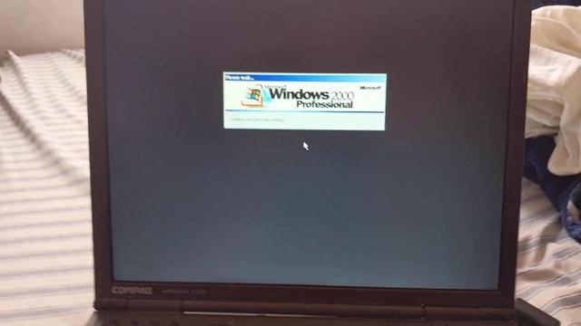 2000 Compaq Armada E500 running Windows 2000 Professional смотреть онлайн