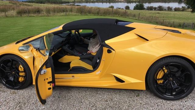 Lamborghini Huracán Spyder - Roof operation - Close and Open смотреть онлайн